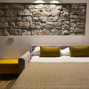 LaLucia Luxury Suite Lake Como tesisinde bir odada yatak veya yataklar