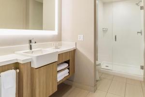 Koupelna v ubytování SpringHill Suites St. Paul Downtown