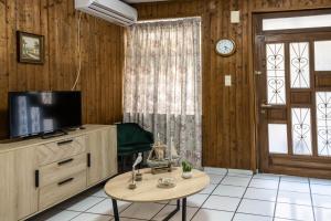 Μια τηλεόραση ή/και κέντρο ψυχαγωγίας στο Golden Nest