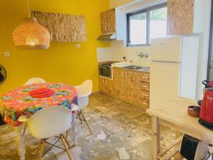A kitchen or kitchenette at The Beachhouse Apartments