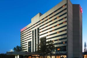 a building with a sign on the side of it at Sheraton Edison in Edison