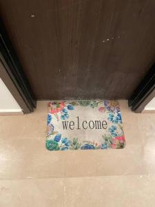 a welcome sign on the floor of a room at Dream Studio in Herzliya