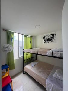 Postel nebo postele na pokoji v ubytování Cómoda casa en condominio para descansar