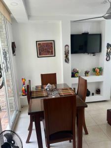 TV a/nebo společenská místnost v ubytování Cómoda casa en condominio para descansar