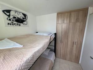 Postel nebo postele na pokoji v ubytování Cómoda casa en condominio para descansar