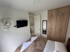 Postel nebo postele na pokoji v ubytování Cómoda casa en condominio para descansar