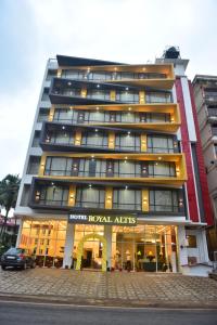 a hotel royal atlas building with a car parked in front at Hotel Royal Altis in Vasco Da Gama