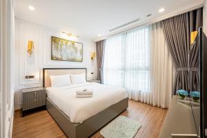 Giường trong phòng chung tại Vera Saigon Apartments - Vinhomes Central Park