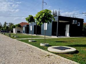 O grădină în afara Đerdan Garden apartments