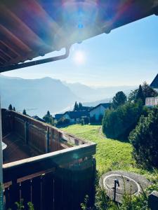 vom Balkon eines Hauses mit Aussicht in der Unterkunft Casa Lilly - CharmingStay in Flumserberg