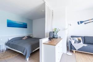 Postel nebo postele na pokoji v ubytování Haus Seeblick Wohnung 12 Easy Ocean