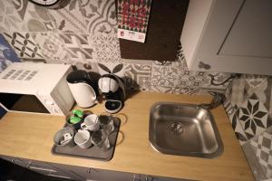 Kuchyňa alebo kuchynka v ubytovaní Ava apartment,speed Wi Fi,Netflix,between bus and train station