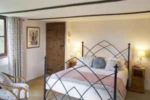 Postel nebo postele na pokoji v ubytování Rose Cottage + 35 fotografií