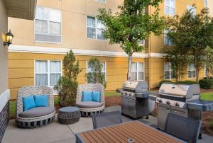 Homewood Suites by Hilton Montgomery的休息区