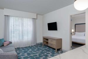 Homewood Suites by Hilton Montgomery客房内的一张或多张床位