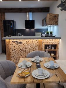 Kuchyňa alebo kuchynka v ubytovaní Tirol Chalet Brixen
