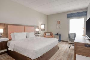 a hotel room with a bed and a desk at Hampton Inn Washington Court House in Jeffersonville