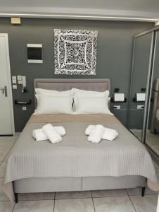 Ένα ή περισσότερα κρεβάτια σε δωμάτιο στο Kentrikon Guest House