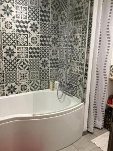 Ένα μπάνιο στο Appartement très lumineux