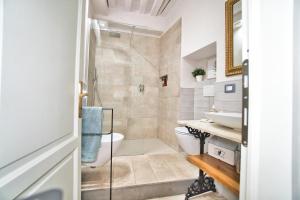 Koupelna v ubytování La casa nel castello e il giardino segreto