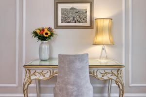 Posezení v ubytování King George, a Luxury Collection Hotel, Athens