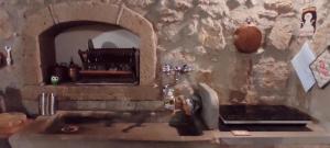 Kuchyň nebo kuchyňský kout v ubytování LA CHASCONA DI FARNESE casa di tufo nel borgo