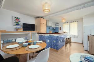 a kitchen and dining room with a table and chairs at Le Belvèze, Emplacement central et calme in Port-Vendres