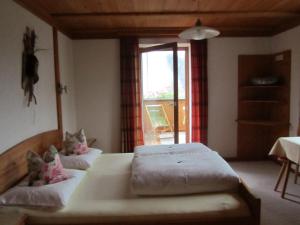 a bedroom with two beds and a window at Haus Lentsch in Kaunerberg