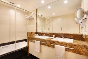 Um banheiro em Windsor Florida Hotel
