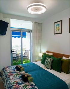 Ein Bett oder Betten in einem Zimmer der Unterkunft Ocean View Penthouse