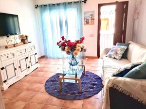 a living room with a vase of flowers on a table at El Sultán 71 Corralejo in Corralejo