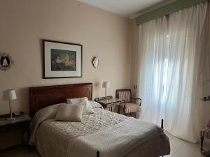 a bedroom with a bed and a window at Vivienda La Puerta del Perdon in Constantina