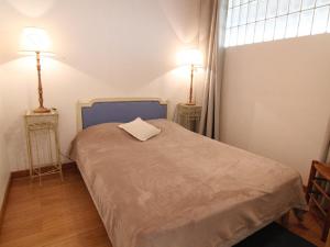 a small bedroom with a bed and two lamps at Appartement Huez, 3 pièces, 6 personnes - FR-1-405-69 in L'Alpe-d'Huez