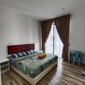 A bed or beds in a room at Mupify Homestay Gala City Gala Residences A7