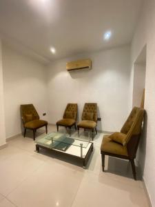 Khu vực ghế ngồi tại Hotel Cedar