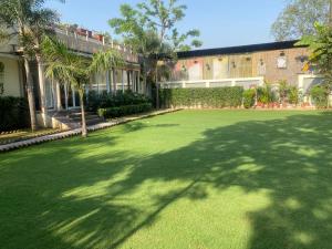 Vườn quanh Hotel Cedar