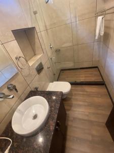 Phòng tắm tại Hotel Cedar