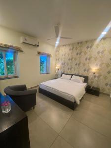 Giường trong phòng chung tại Hotel Cedar