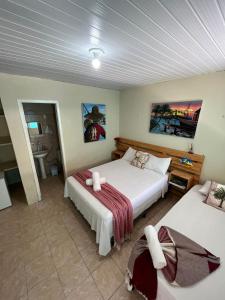 A bed or beds in a room at Pousada Verdes Mares Porto De Galinhas