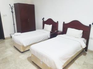 Ένα ή περισσότερα κρεβάτια σε δωμάτιο στο Al Reef Hotel Suits