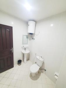 Ένα μπάνιο στο Al Reef Hotel Suits