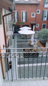 a balcony with a table and a white umbrella at La Corte di Vicolo Torre in Uboldo