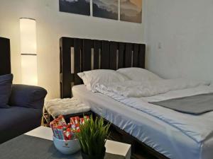 a bedroom with a large bed and a couch at Ferienwohnung in der Altstadt Fußgängerzone in Trier