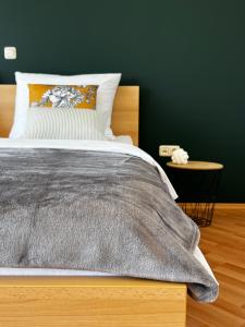 Postel nebo postele na pokoji v ubytování Kavajin Rooms