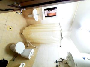 Ένα μπάνιο στο Al Reef Hotel Suits