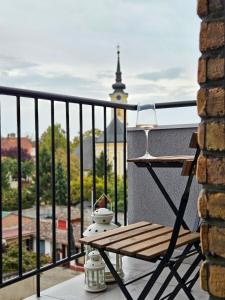 Un balcon sau o terasă la Roman Apartman