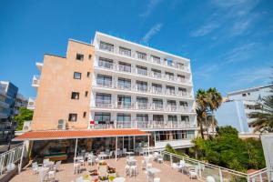 a large building with several windows and a balcony at Hotel Amic Miraflores in Can Pastilla