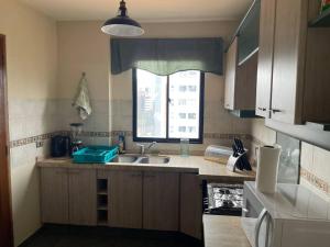 a kitchen with a sink and a window at Excelente ubicación Cochabamba in Cochabamba