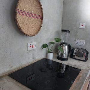 ピングウェにあるAnna's House with poolのキッチン(シンク、ミキサー付)