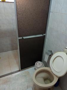 Koupelna v ubytování Quarto Privado com Banheiro Compartilhado